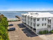 Riverfront King Condo | Pool + Southport