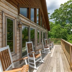5 O'Clock between Boone & Blowing Rock - Views, hot tub, BBQ smoker, pool table!  Minutes to town.
