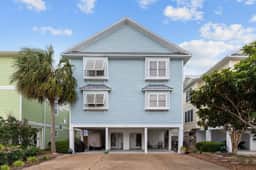 Steps to the Sand in Carolina Beach, Sleeps 10! Villa - Image 2