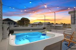 Salt & Sky | Rooftop Hot Tub | Carolina Beach - Image 2