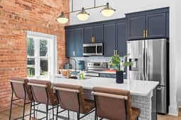 OneTreeHill Loft Downtown, Riverwalk, Live Oak - Image 4