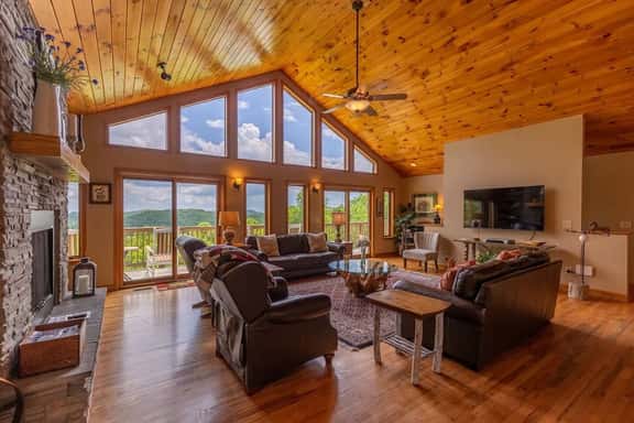 5 O'Clock between Boone & Blowing Rock - Views, hot tub, BBQ smoker, pool table!  Minutes to town. - Image 1