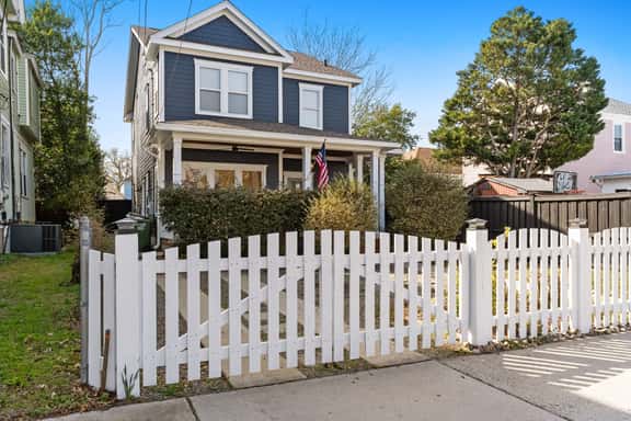 Downtown Wilmington, Walk to Riverwalk & Live Oak Villa - Image 1