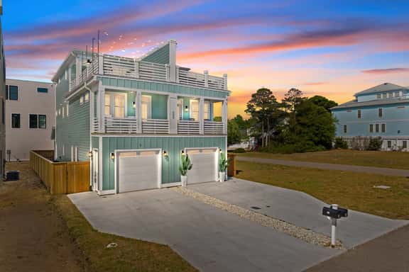 Salt & Sky | Rooftop Hot Tub | Carolina Beach - Image 1