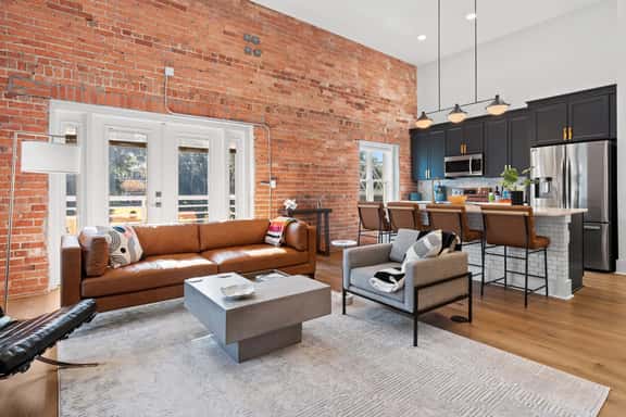 OneTreeHill Loft Downtown, Riverwalk, Live Oak - Image 1