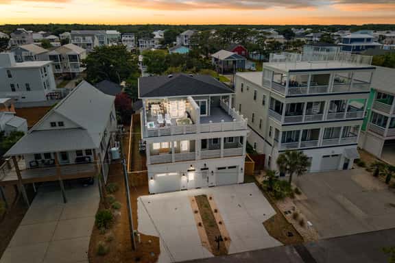 Rooftop Spa + Bar | Walk to Beach | Sleeps 15! - Image 1