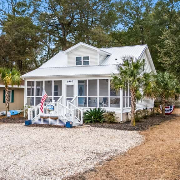 Cozy Beach Cottage Near Ocean Isle Beach - Image 1