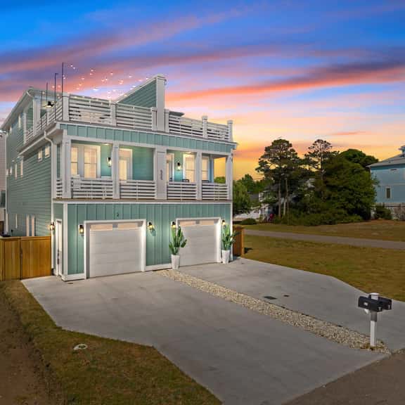 Salt & Sky | Rooftop Hot Tub | Carolina Beach - Image 1
