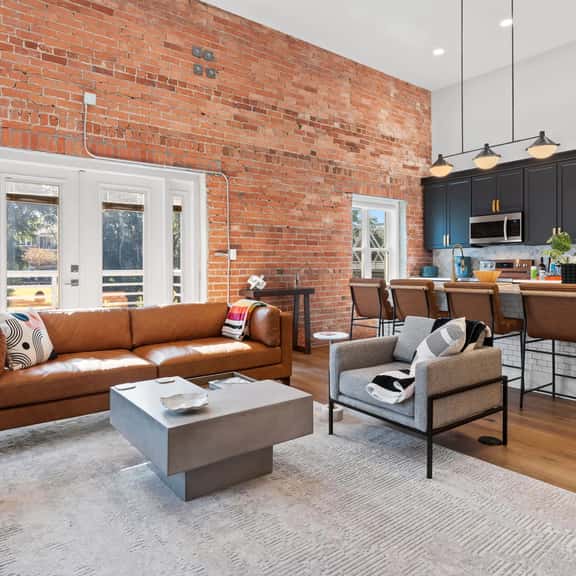 OneTreeHill Loft Downtown, Riverwalk, Live Oak - Image 1