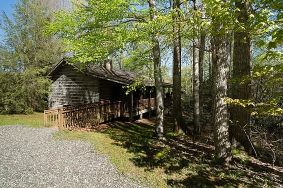 Grey Fox Cabin between Boone and Blowing Rock - Image 4