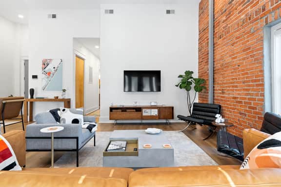 OneTreeHill Loft Downtown, Riverwalk, Live Oak - Image 2