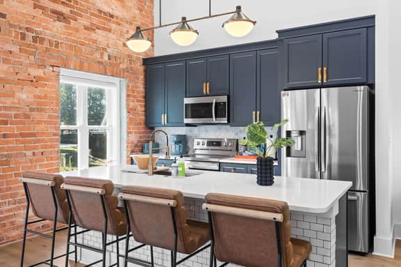 OneTreeHill Loft Downtown, Riverwalk, Live Oak - Image 4
