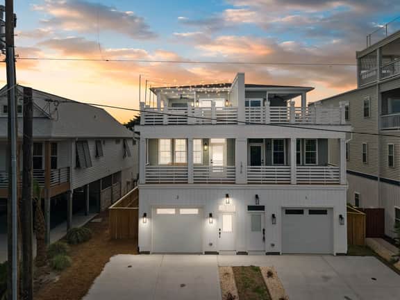 Rooftop Spa + Bar | Walk to Beach | Sleeps 15! - Image 3